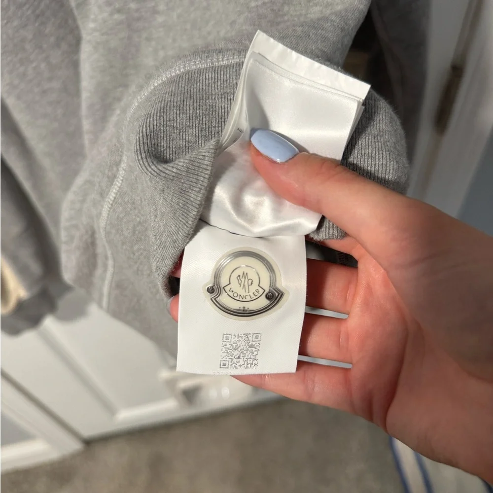 Moncler Graphic Crewneck — Authentic — Gray - Picture 5 of 6